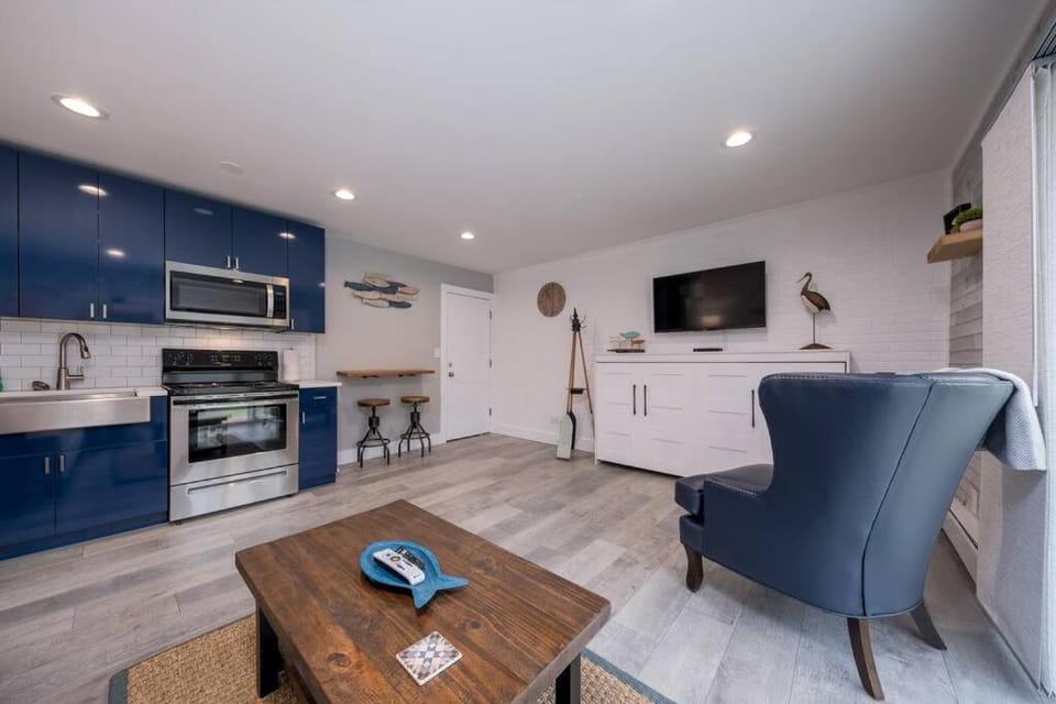 Sunset Villa B2 House in Bridgman