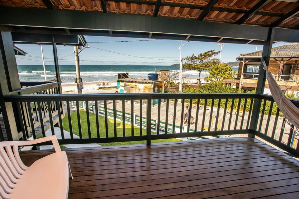 Duplex No 03 de 4 quartos frente ao mar House in Porto Belo