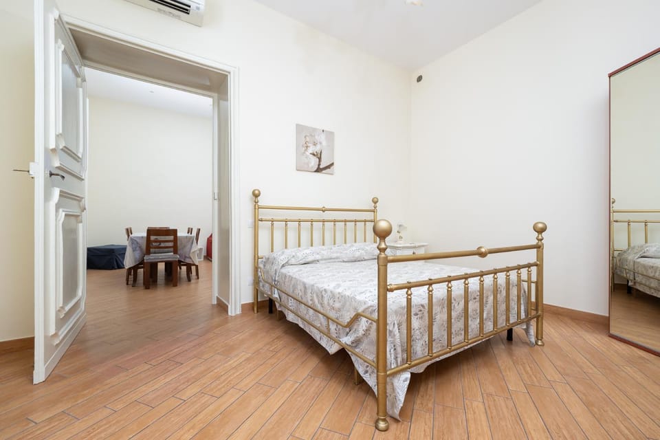 Bed, Photo of the whole room, Dining area, Bedroom, heating, wardrobe, air conditioner