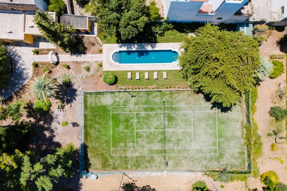 Tennis court, Pool view