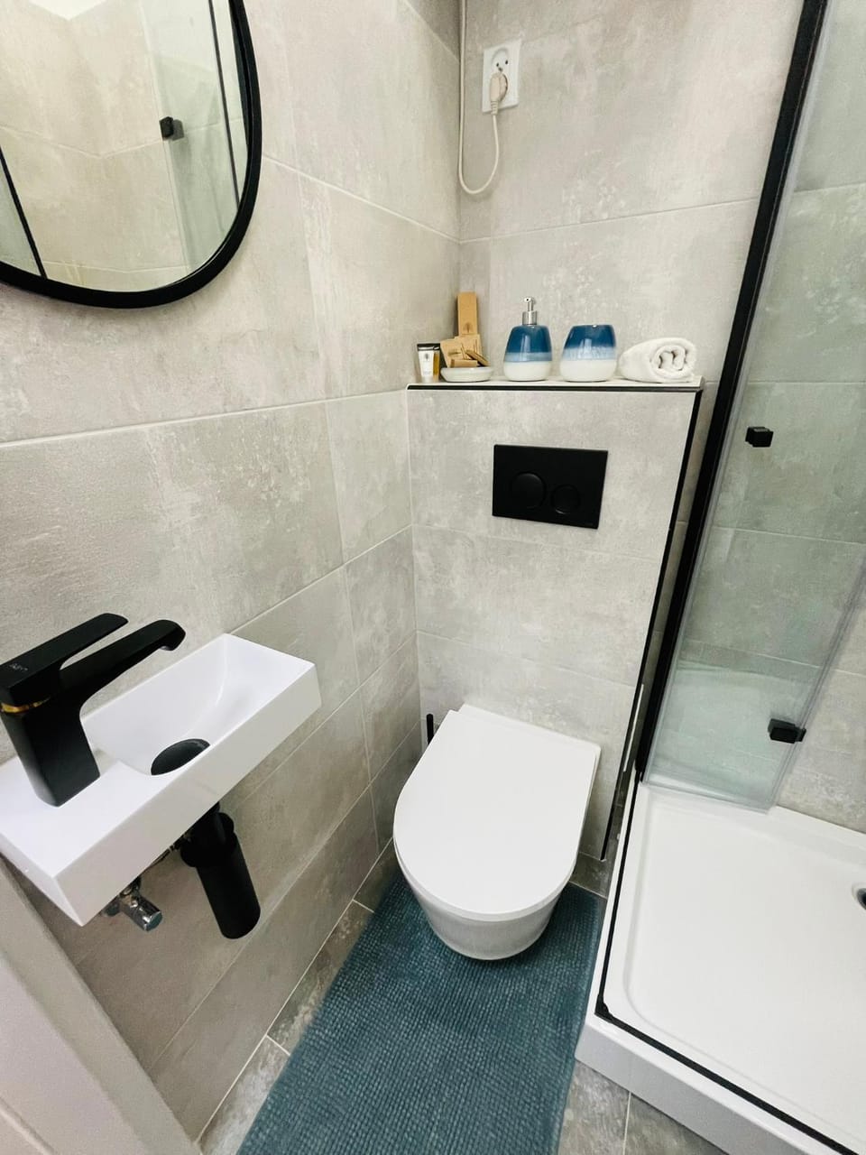 Shower, Toilet, Bathroom