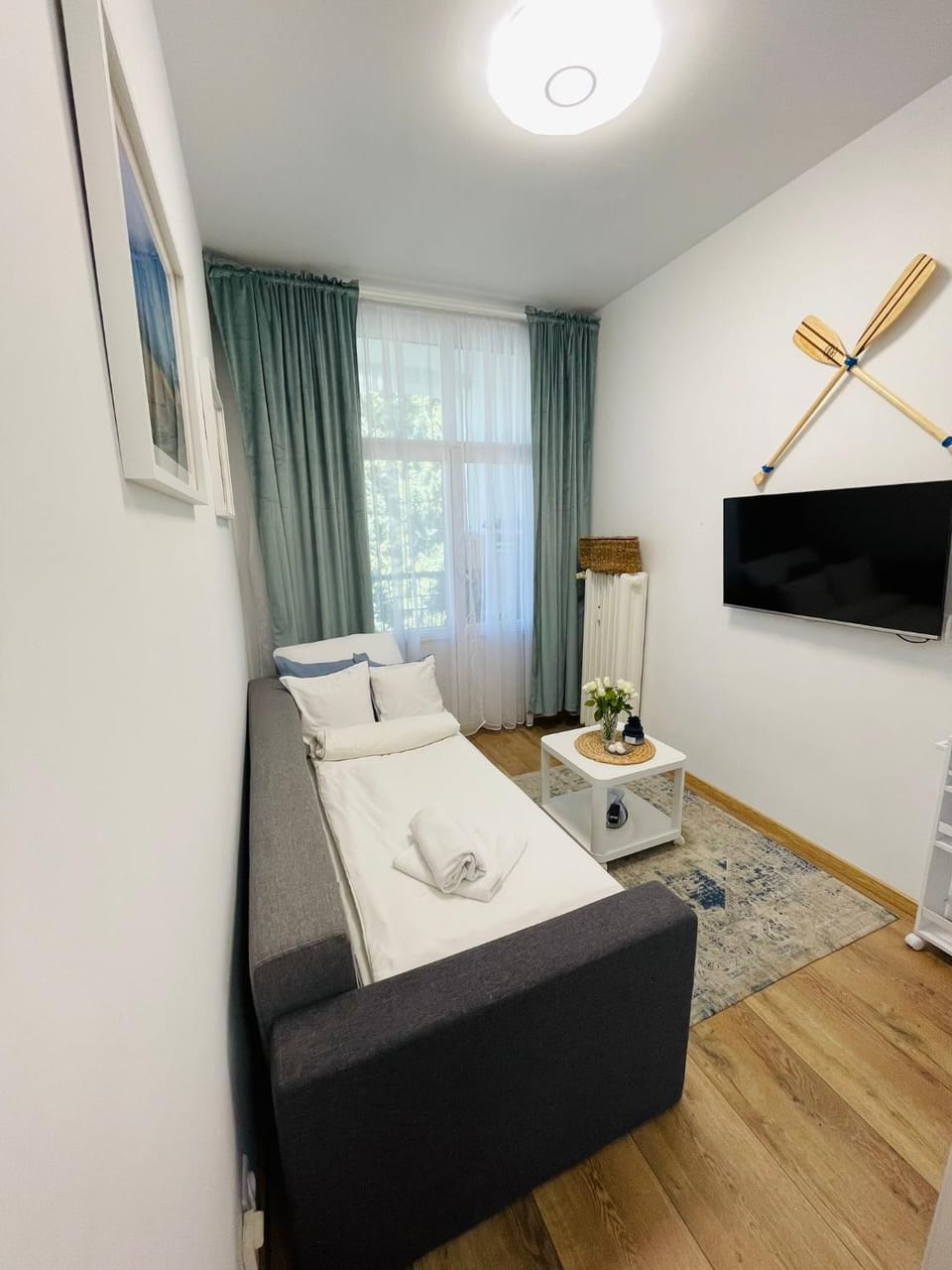 Bed, TV and multimedia, Photo of the whole room