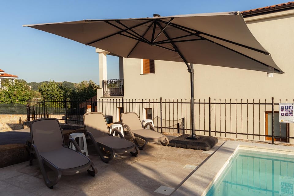 Swimming pool, sunbed
