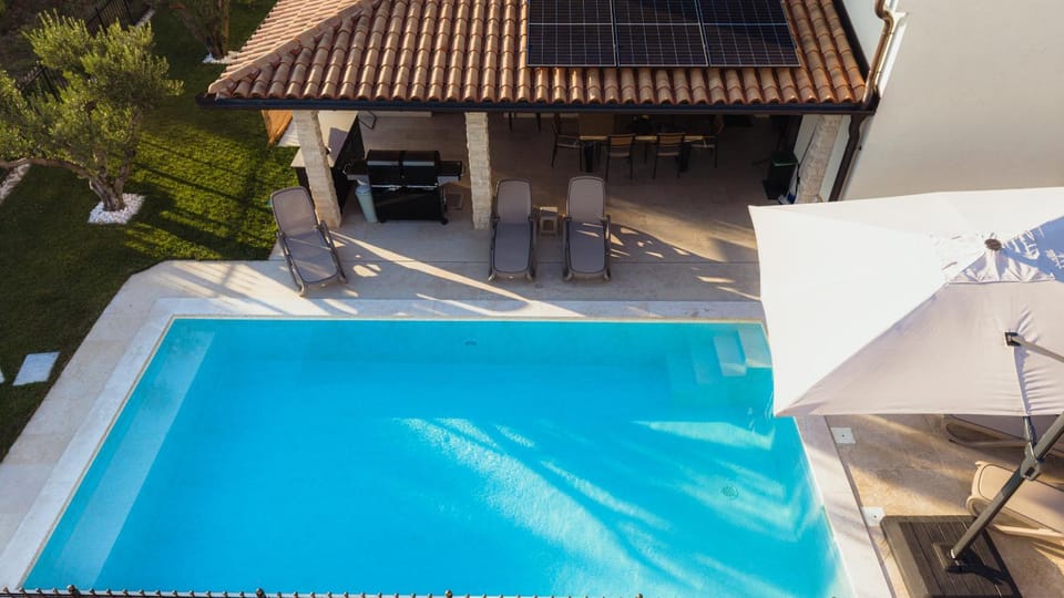 Patio, Pool view, Swimming pool, sunbed