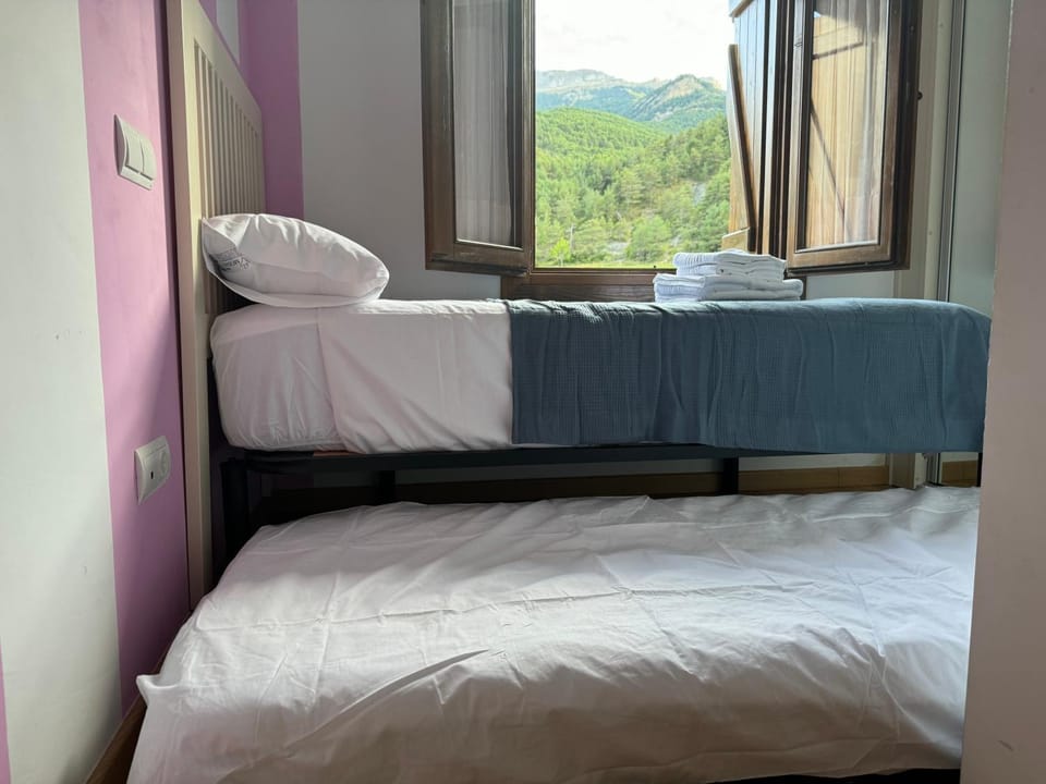 Bed, Natural landscape, Photo of the whole room, Bedroom, Mountain view, towels