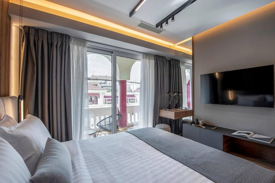 Bed, TV and multimedia