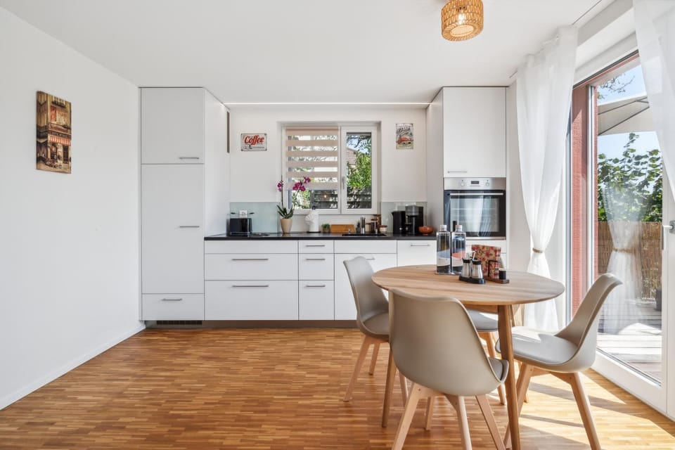 Kitchen or kitchenette, Seating area, Dining area, pet friendly
