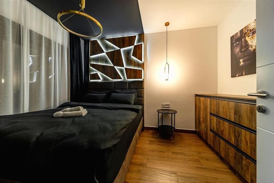 Bed, Living room, Photo of the whole room, Seating area, Bedroom