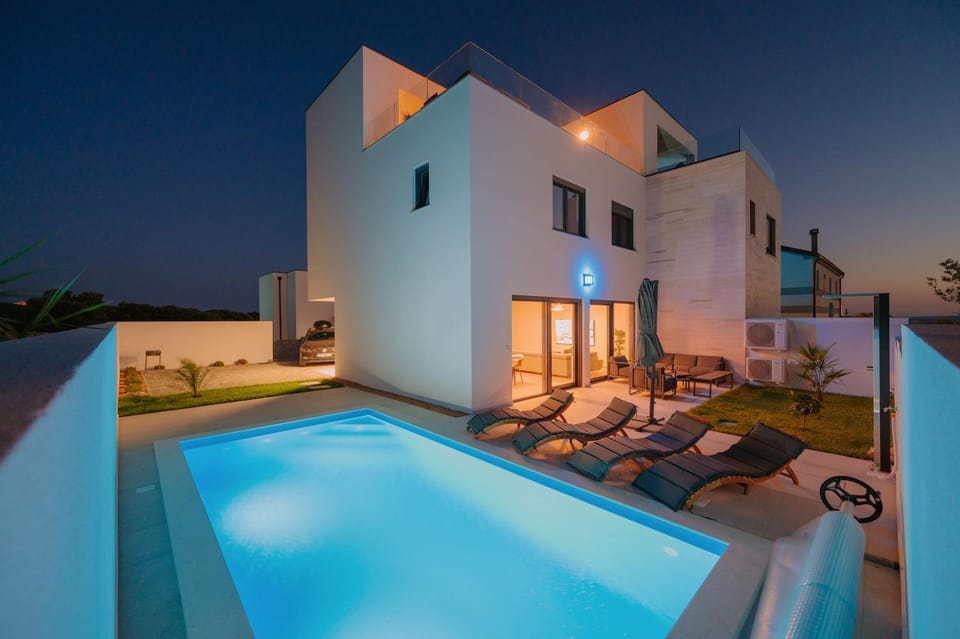 Night, Pool view, Swimming pool, Swimming pool