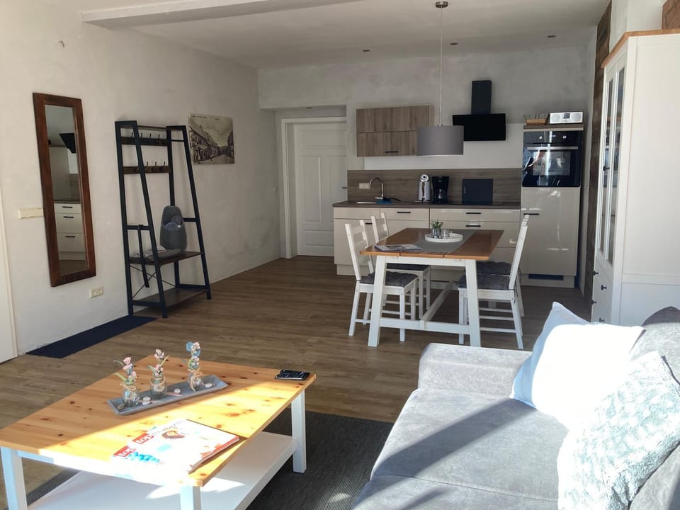 Kitchen or kitchenette, Living room, Seating area, Dining area