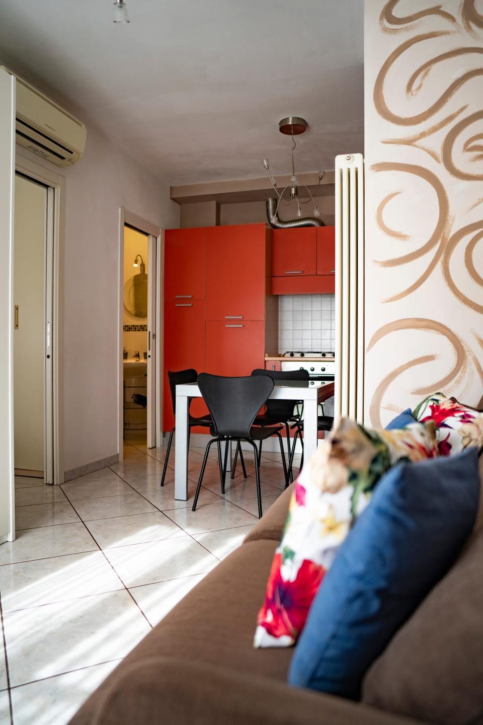 Kitchen or kitchenette, Living room, Seating area, Dining area
