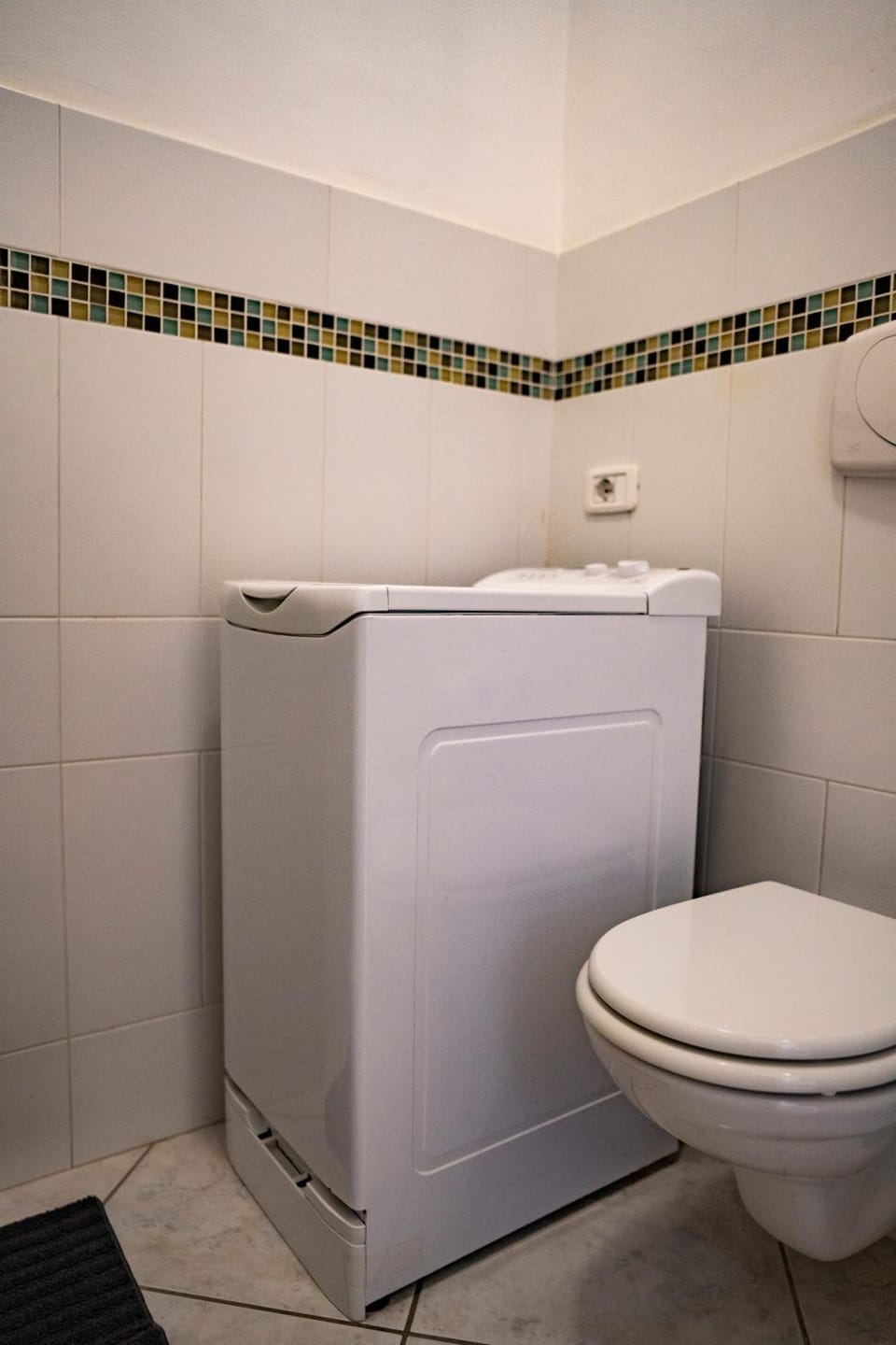 Toilet, Bathroom, washing machine