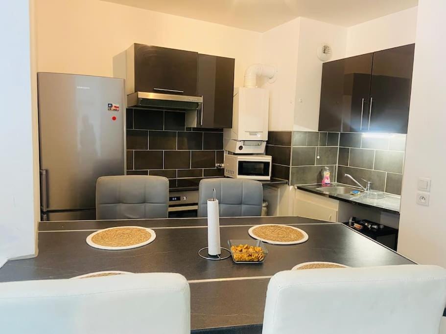 Dining area, oven, stove