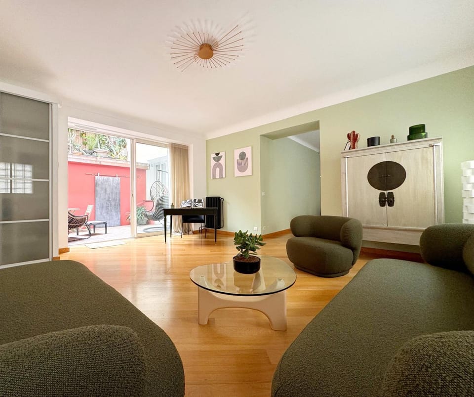 Living room, Seating area