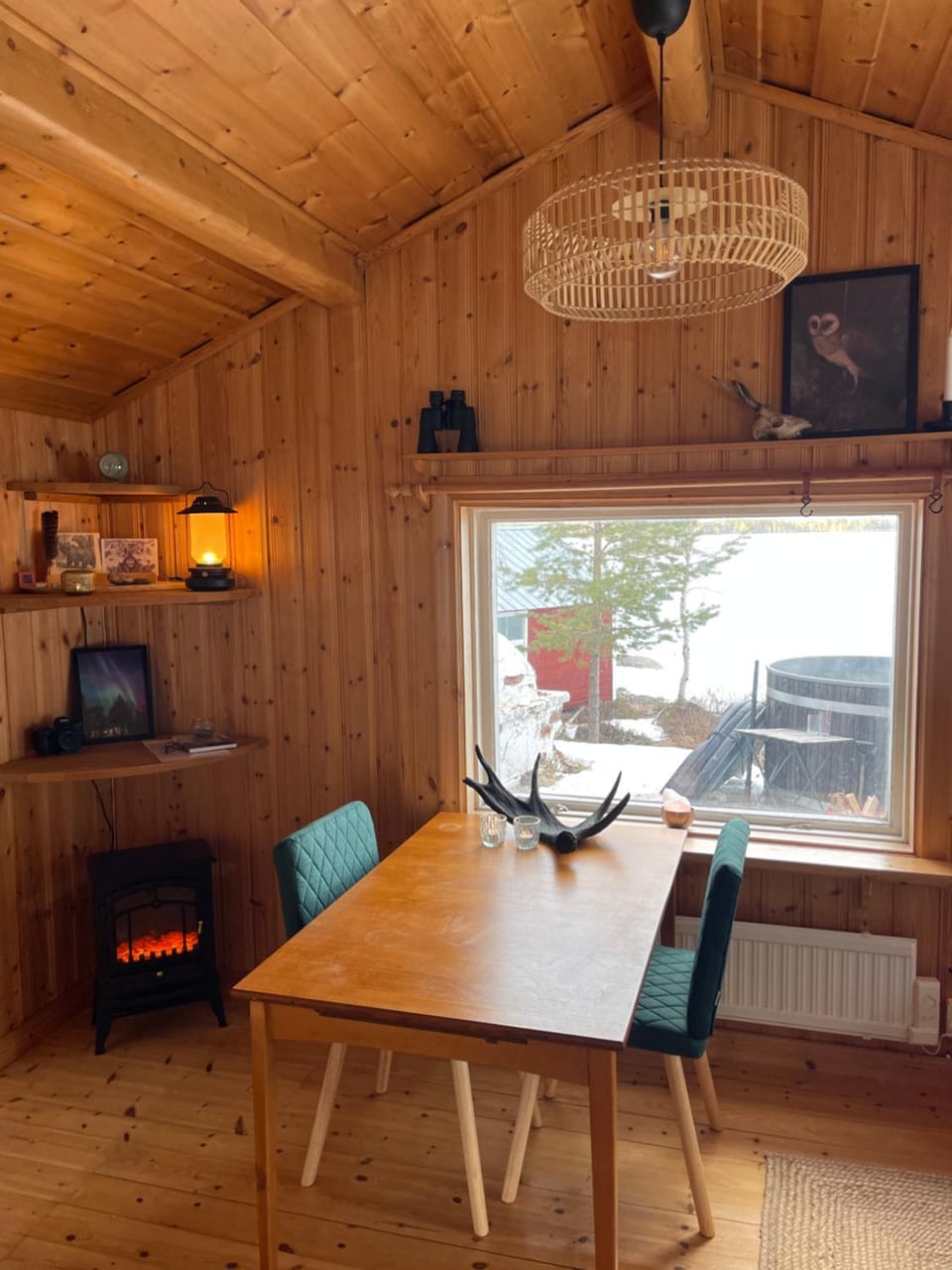 Seating area, Dining area