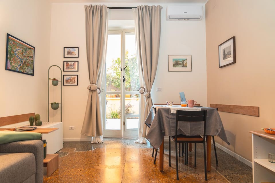 Living room, Seating area, Dining area, air conditioner