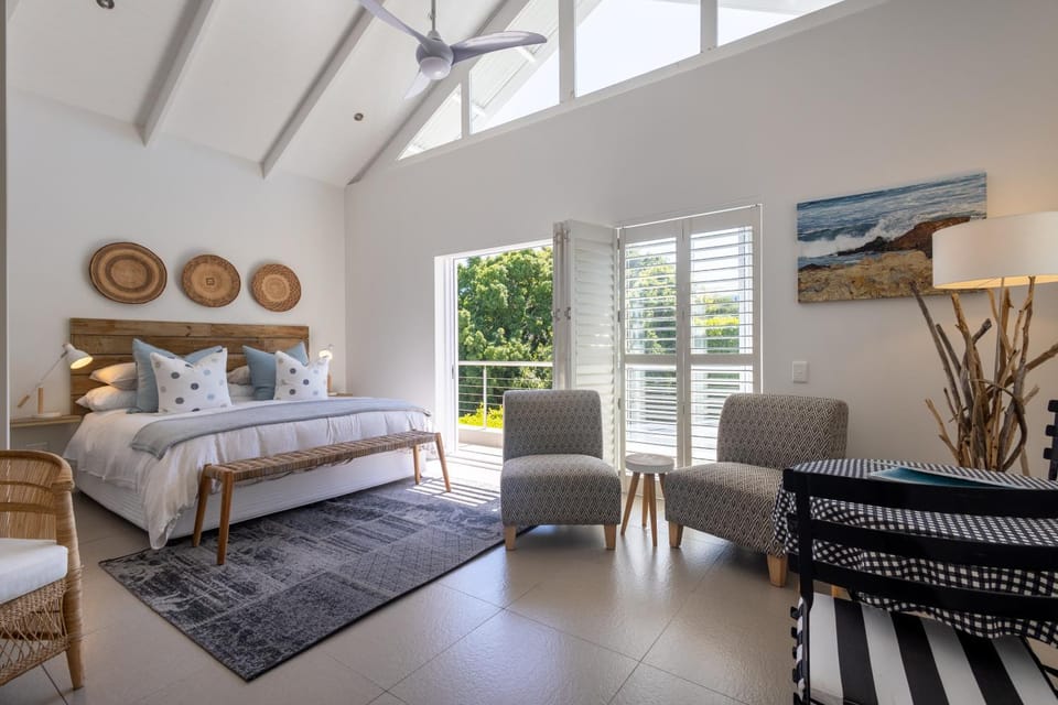 Bed, Living room, Photo of the whole room, Seating area, Bedroom
