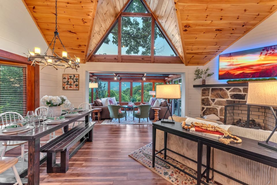 Living room, Seating area, Dining area