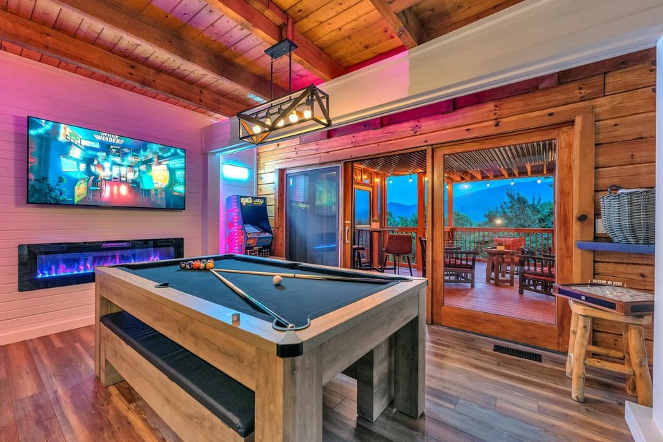 Billiard, Game Room