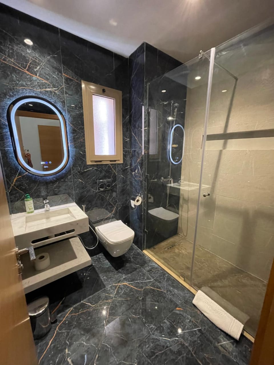 Shower, Toilet, Bathroom, towels