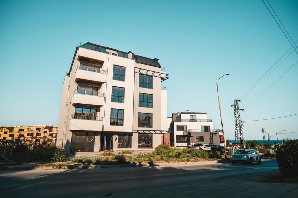 Property building, Street view