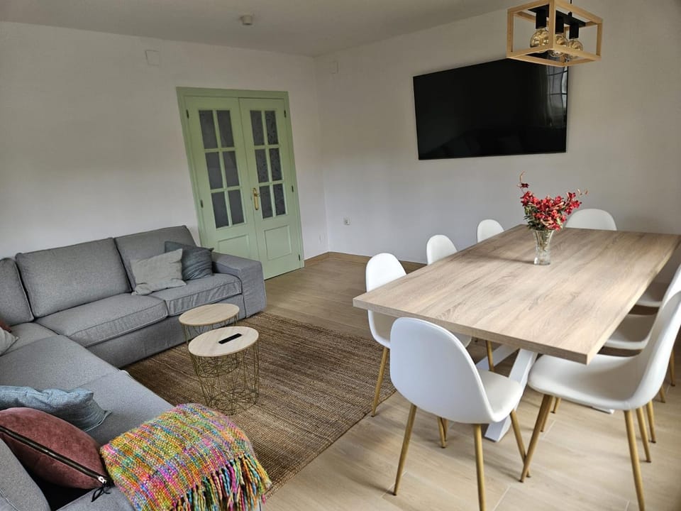 TV and multimedia, Living room, Dining area