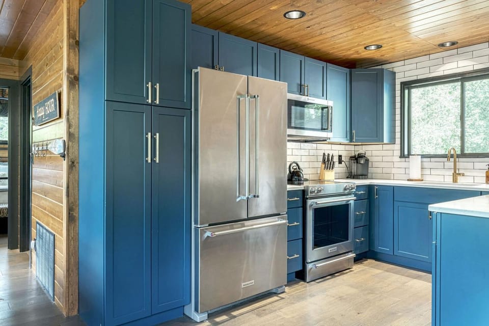 Kitchen or kitchenette, oven, stove