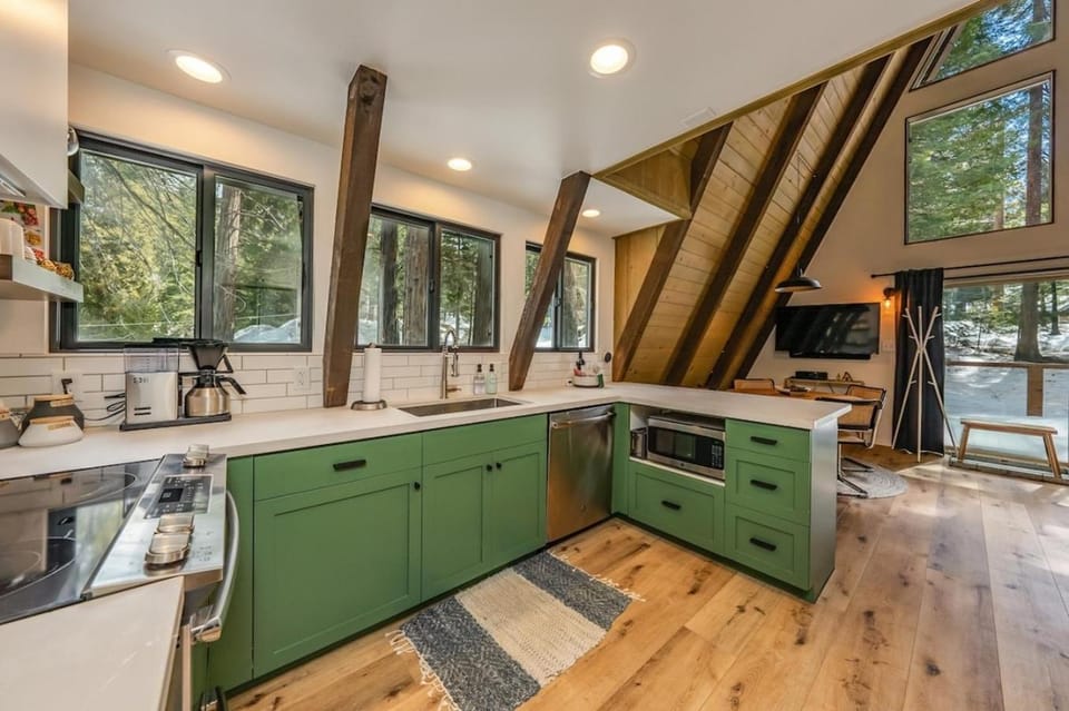 Dogwood Peak Mid-Century A-Frame with AC Style House in Shaver Lake