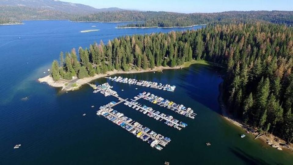 The Restful Rose Fireside Vibes AC Comfort House in Shaver Lake