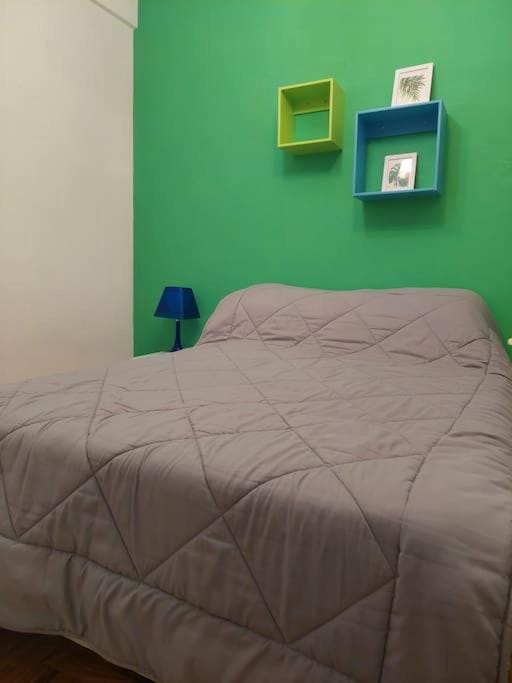 Alójate en Recoleta en este Cómodo Departamento 2 Ambientes Apartment in Buenos Aires