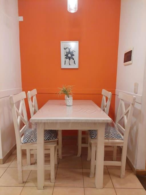 Alójate en Recoleta en este Cómodo Departamento 2 Ambientes Apartment in Buenos Aires
