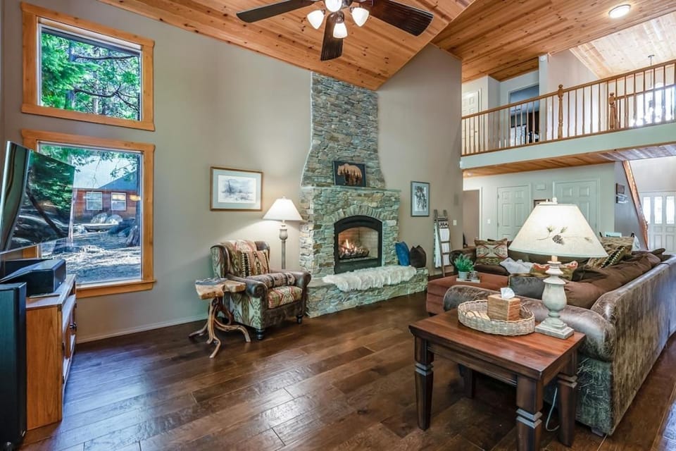 Shady Pines Smores, Stars & Cozy Nights In House in Shaver Lake