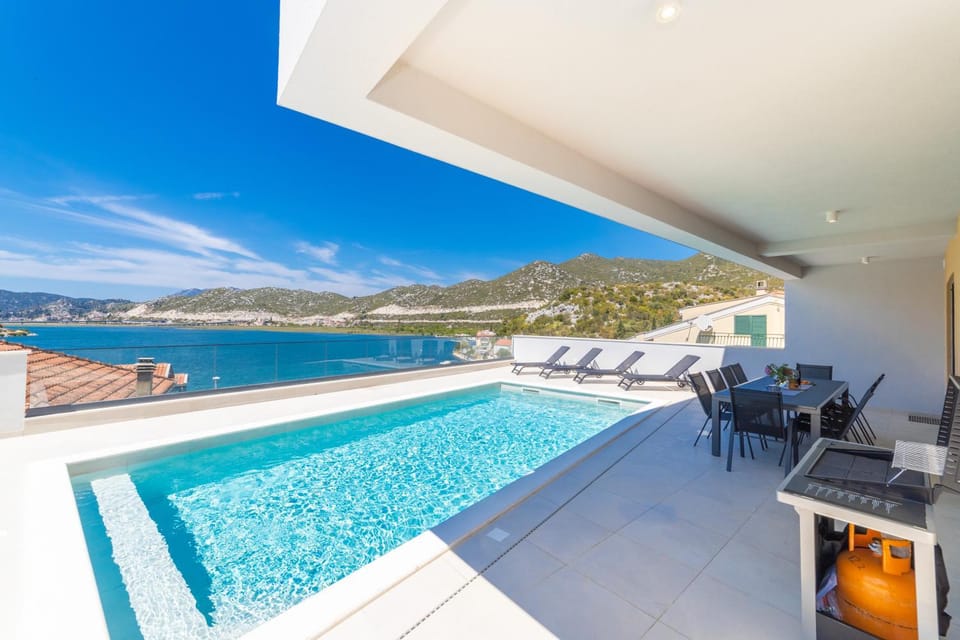Patio, Day, Natural landscape, View (from property/room), Balcony/Terrace, Dining area, Mountain view, Pool view, Sea view, Swimming pool, sunbed