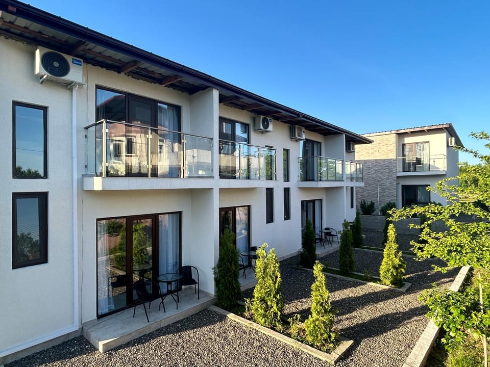 Property building, Garden, View (from property/room), Balcony/Terrace, Garden view