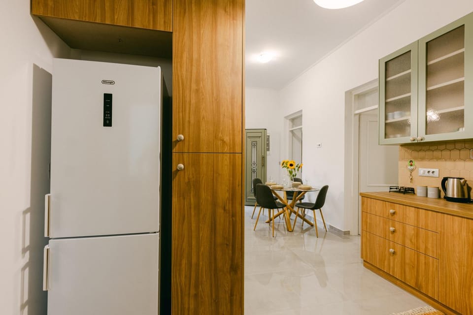 Kitchen or kitchenette, oven