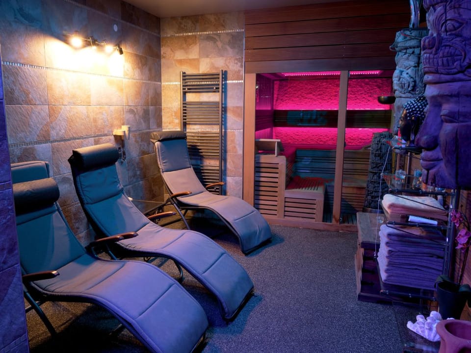 Shower, Sauna, Spa and wellness centre/facilities, sunbed