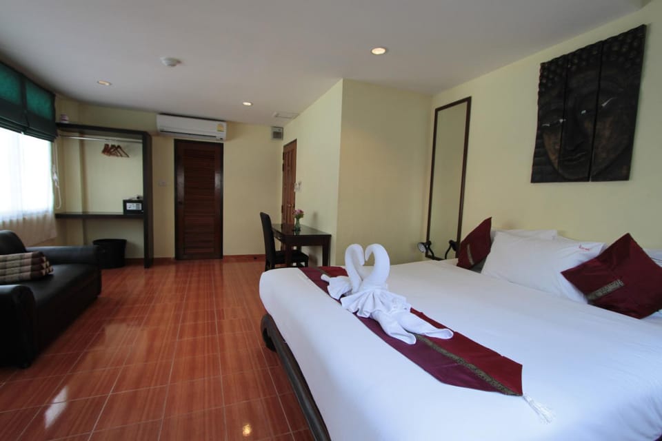 Karon Pool Hotel Bed and Breakfast in Phuket