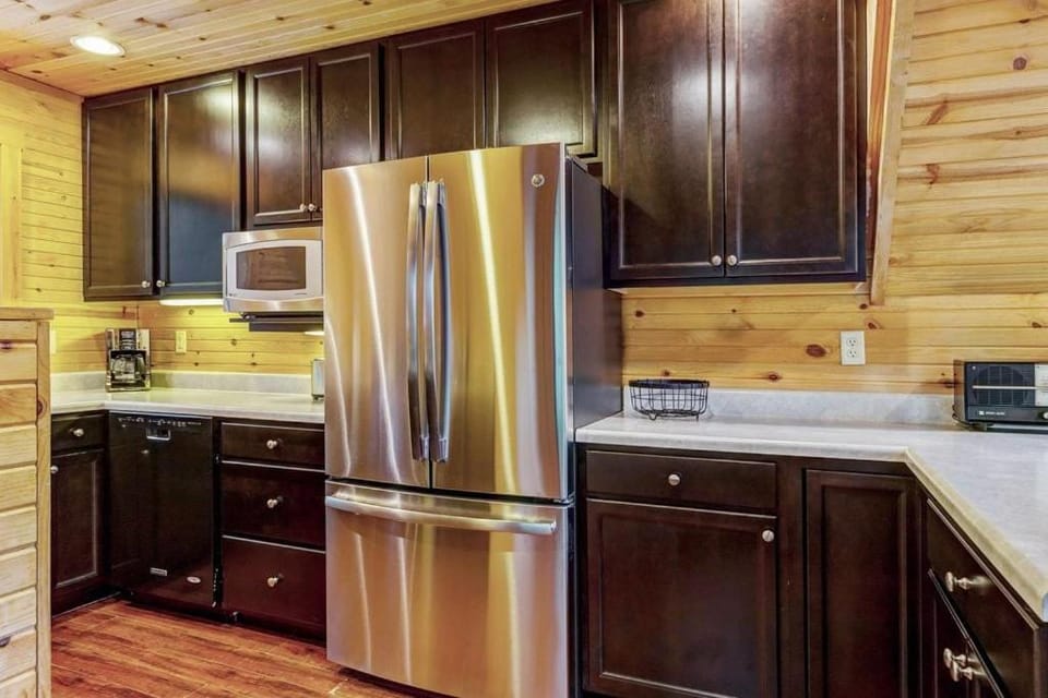 Kitchen or kitchenette, dishwasher