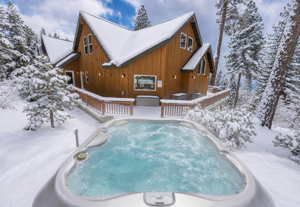Sunset Mountain Hot Tub, Fire Table, Epic Views House in Shaver Lake
