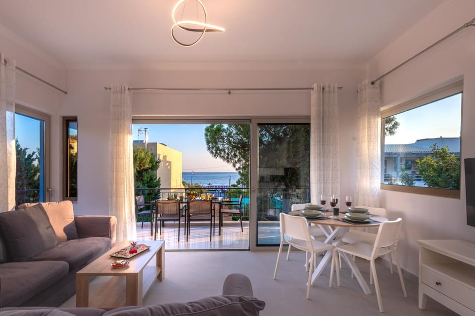 Day, Natural landscape, View (from property/room), Balcony/Terrace, Living room, Seating area, Dining area, Sea view