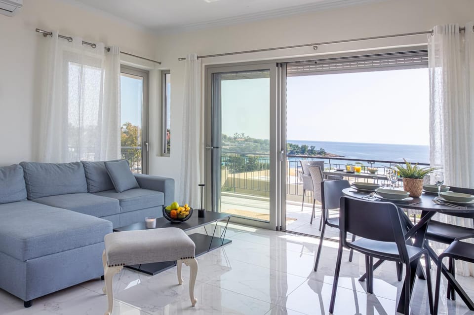 Natural landscape, View (from property/room), Balcony/Terrace, Living room, Seating area, Dining area