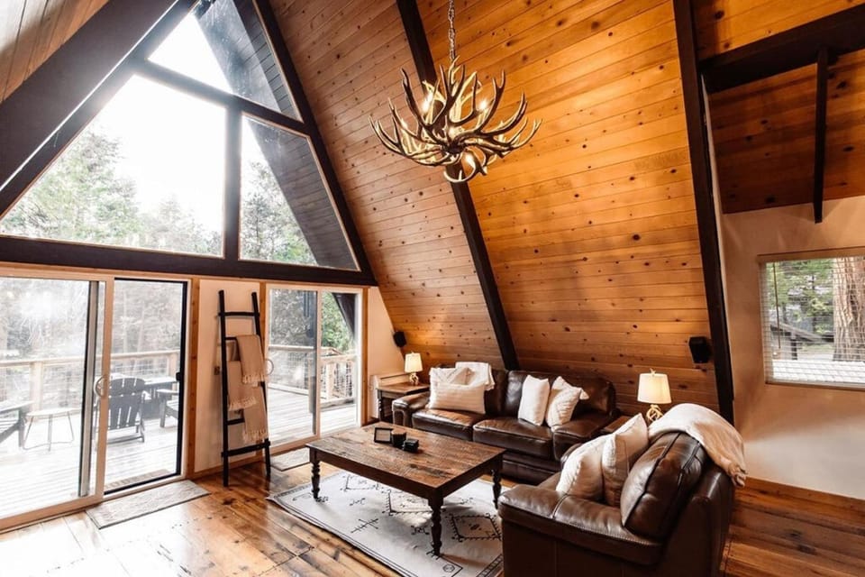 Modern Black A-Frame overlooking a Meadow w AC! House in Shaver Lake