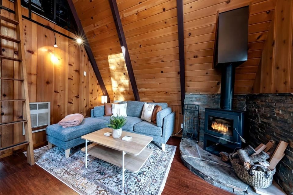A-Frame Escape Unique stay w comfort & style House in Shaver Lake