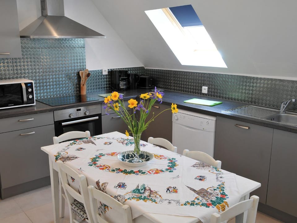 Kitchen or kitchenette, Dining area, dishwasher, oven, pet friendly, stove, toaster