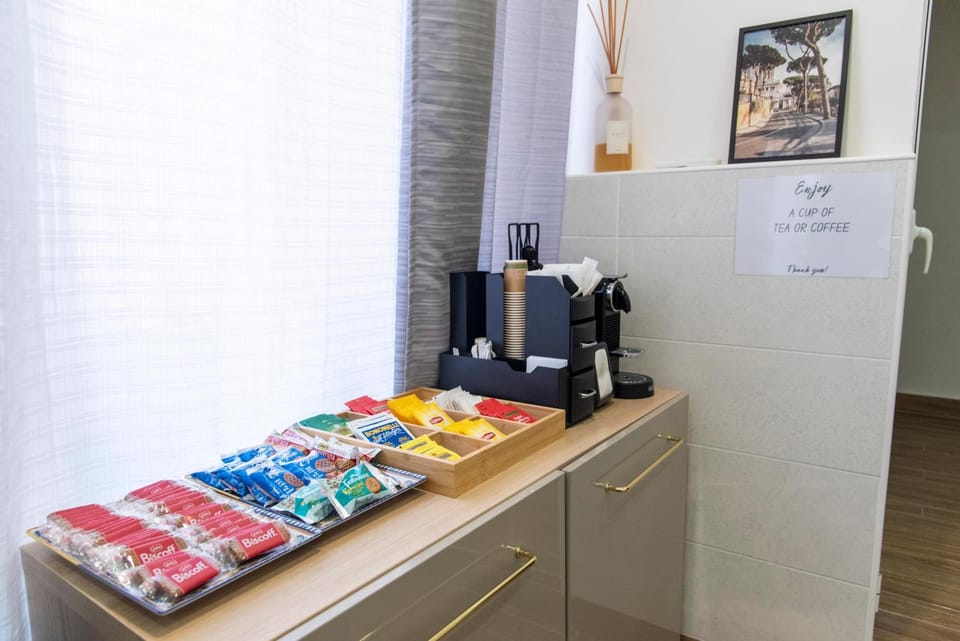 Coffee/tea facilities, Food and drinks