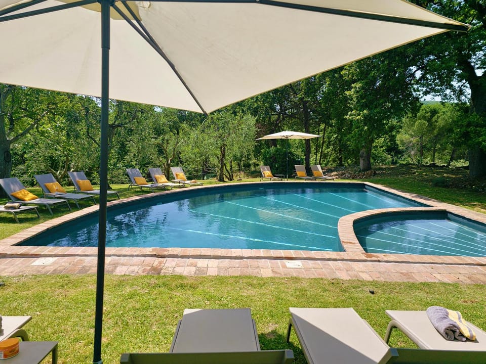Garden view, Pool view, Swimming pool, sunbed