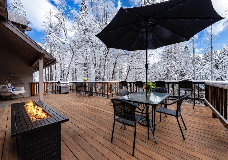 Creekside Cabin - Pup-Friendly with AC Cabin in Shaver Lake
