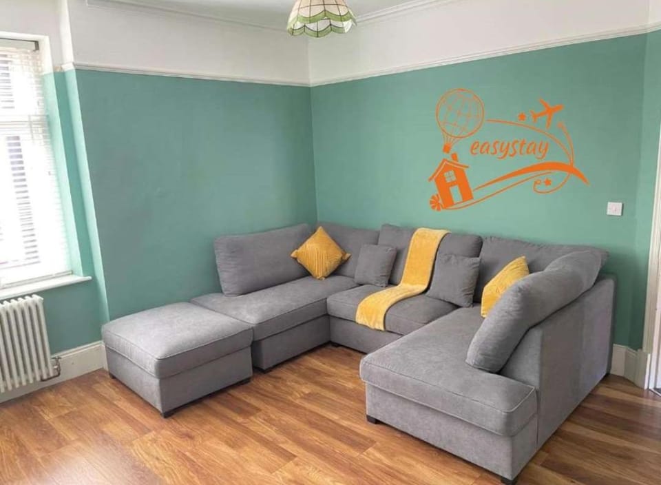 Easystays The Hidden Mansion Sleeps 15 Villa in Leicester