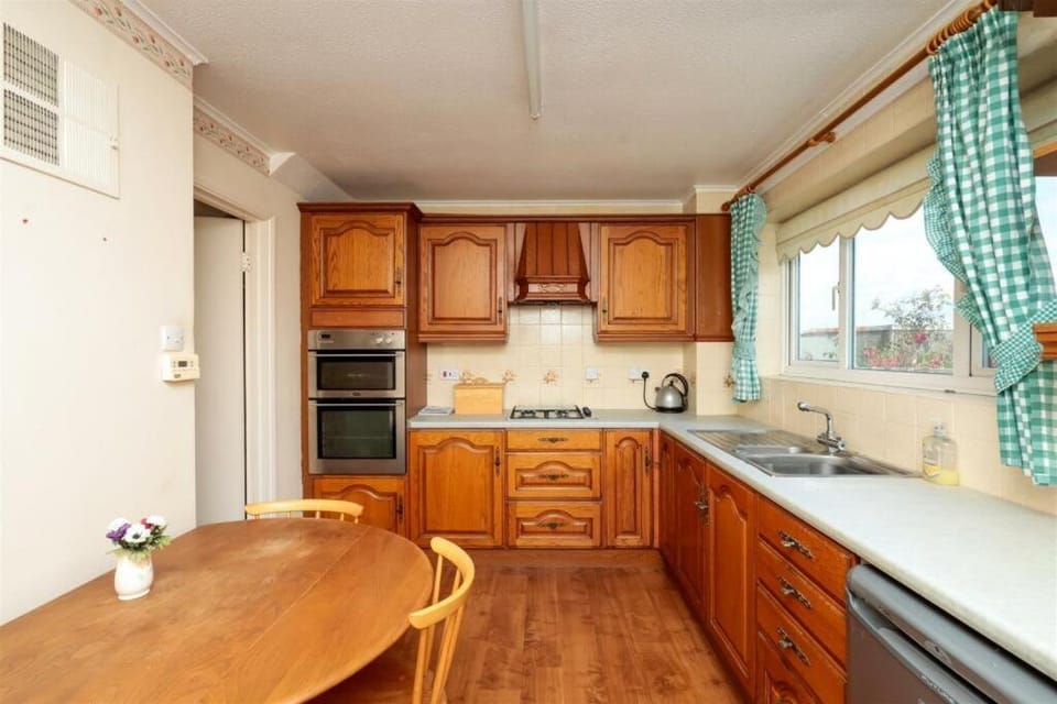 King room near Eastbourne pets are welcome Vacation rental in Hailsham