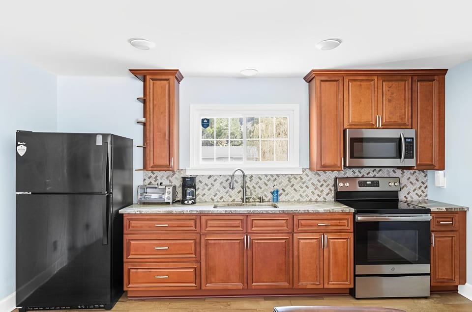 Kitchen or kitchenette, microwave, oven, pet friendly, stove, toaster, kitchen